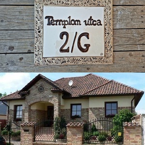  Barna vésett tulipán koszorú  egyedi kerámia utcanév tábla  - Meska.hu
