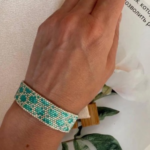 Széles Miyuki karkötő smaragdzöld rombusz mintával � kézműves gyöngy ékszer - ékszer - karkötő - gyöngyös karkötő - Meska.hu