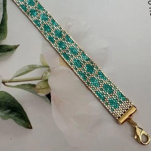 Széles Miyuki karkötő smaragdzöld rombusz mintával � kézműves gyöngy ékszer - ékszer - karkötő - gyöngyös karkötő - Meska.hu