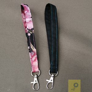 Csuklópánt kézitáskához - rózsaszín rózsás vízlepergető anyagból - táska & tok - táskapánt & alkatrész - Meska.hu