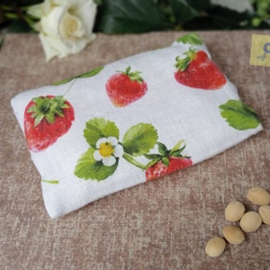 Cseresznyemag párna eper mintás prémium lenvászon huzatban, pánttal (szívecskés handmade felirattal)  - Meska.hu