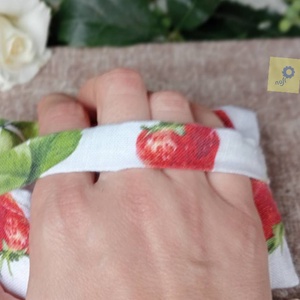 Cseresznyemag párna eper mintás prémium lenvászon huzatban, pánttal (szívecskés handmade felirattal)  - otthon & életmód - lakástextil - párna & párnahuzat - Meska.hu