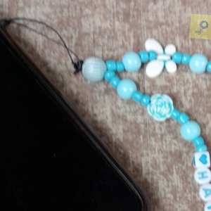 Mobil dísz / phone charm - kék árnyalat, happy felirattal  - ékszer - karkötő - charm karkötő - Meska.hu
