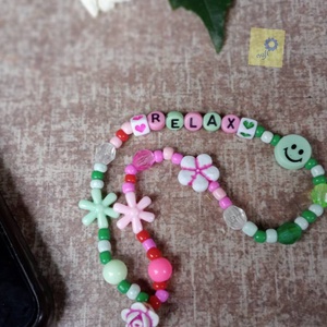 Mobil dísz / phone charm - pink zöld árnyalat, relax felirattal , Ékszer, Karkötő, Charm karkötő, Gyöngyfűzés, gyöngyhímzés, Meska