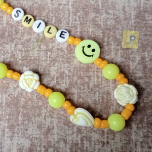 Mobil dísz / phone charm - sárga árnyalat, smile felirattal  - ékszer - karkötő - charm karkötő - Meska.hu