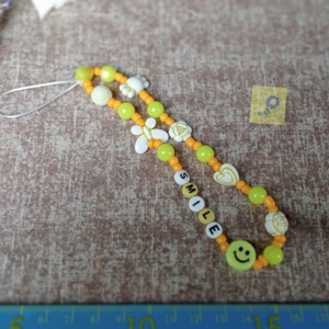 Mobil dísz / phone charm - sárga árnyalat, smile felirattal  - ékszer - karkötő - charm karkötő - Meska.hu