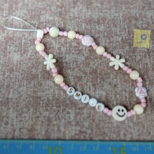 Mobil dísz / phone charm - pasztell árnyalat, arany smile felirattal  - ékszer - karkötő - charm karkötő - Meska.hu