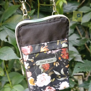 Mobiltelefon tartó keresztpántos / crossbody táska könnyű vízálló anyagból - fekete, kerti virágos mintával, Táska & Tok, Pénztárca & Más tok, Telefontok, Varrás, Meska