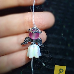 Angyalka fityegő pink hologram hatású szintetikus holdkő ásványgyönggyel - táska & tok - kulcstartó & táskadísz - táskadísz - Meska.hu