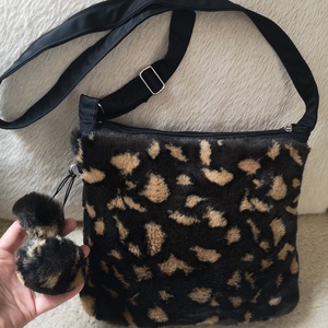 Szőrmés barna foltos táska - táska & tok - kézitáska & válltáska - vállon átvethető táska - Meska.hu