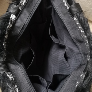 Szőrmés karácsonyi táska  - táska & tok - kézitáska & válltáska - belső rendező - Meska.hu