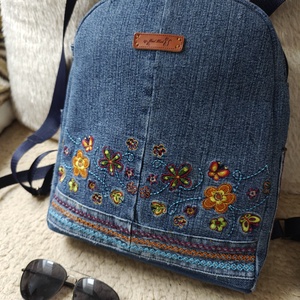 Hímzett kisebb hátizsák - táska & tok - hátizsák - hátizsák - Meska.hu