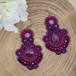 Lila, pink, fuschia sujtás fülbevaló, sujtás ékszer, valódi swarovski, ajándék nőknek, sujtás technika - ékszer - fülbevaló - lógó fülbevaló - Meska.hu