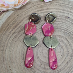 Hosszú, lógós, rózsaszín csíkos szín átmenetes arany szívecskés gyurma, polymerclay fülbevaló. Ajándék nőknek, lányoknak - ékszer - fülbevaló - lógó fülbevaló - Meska.hu