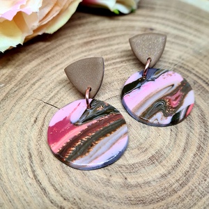 Kerek márvány hatású süthető gyurma fülbevaló, barna, narancs, rózsaszín, arany, színekben. Polymerclay. Ajándék nőknek. - ékszer - fülbevaló - lógós kerek fülbevaló - Meska.hu