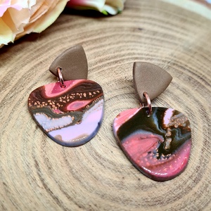Márvány hatású süthető gyurma fülbevaló, barna, narancs, arany, és rózsaszín színekben, polymer clay. Ajándék nőknek. - ékszer - fülbevaló - lógó fülbevaló - Meska.hu