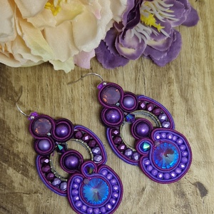Hösszú lila,, fuschia-magenta sujtás fülbevaló, sujtás ékszer, valódi swarovski, ajándék nőknek, sujtás technika - ékszer - fülbevaló - lógó fülbevaló - Meska.hu