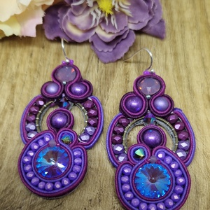Hösszú lila,, fuschia-magenta sujtás fülbevaló, sujtás ékszer, valódi swarovski, ajándék nőknek, sujtás technika - ékszer - fülbevaló - lógó fülbevaló - Meska.hu