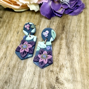 Virágmintás, levélmintás, kicsi lógós süthető gyurma fülbevaló. Swarovski. Polymer clay. Ajándék nőknek, lányoknak. - ékszer - fülbevaló - lógó fülbevaló - Meska.hu