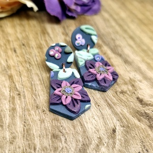 Virágmintás, levélmintás, kicsi lógós süthető gyurma fülbevaló. Swarovski. Polymer clay. Ajándék nőknek, lányoknak. - ékszer - fülbevaló - lógó fülbevaló - Meska.hu
