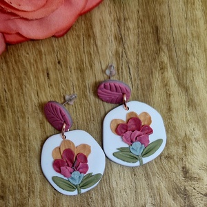 Virágmintás,  pink, fehér, zöld kerek lógós süthető gyurma fülbevaló. Polymer clay. Ajándék nőknek, lányoknak. - ékszer - fülbevaló - lógó fülbevaló - Meska.hu