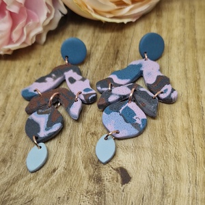 Márvány hatású mintás, pink, kék, szürke, zöld hosszú süthető gyurma fülbevaló. Polymer clay - Meska.hu