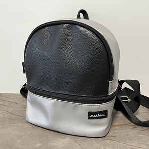 Szürke éjfekete műbőr mini hátizsák, Táska & Tok, Hátizsák, Hátizsák, Varrás, MESKA