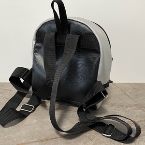 Szürke éjfekete műbőr mini hátizsák - táska & tok - hátizsák - hátizsák - Meska.hu