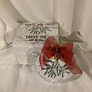 Fagyöngy karácsonyi gömb, Karácsony, Karácsonyi lakásdekoráció, Karácsonyi lakásdíszek, Decoupage, transzfer és szalvétatechnika, Festett tárgyak, MESKA