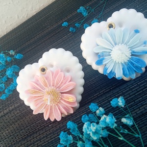 M.N Anyák napi köszönöajándék illatgyertya  virágal Margaréta  - esküvő - dekoráció - esküvői gyertya - Meska.hu