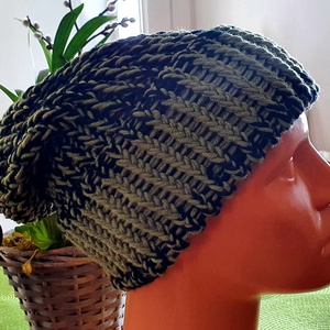Zöld-fekete színű 100% merino gyapjú puha, meleg, varrás nélküli sapka  - Meska.hu