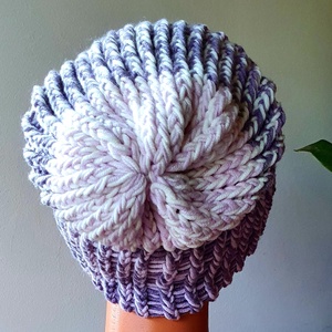 Lila-rózsaszín-fehér 100% merinó gyapjú sapka - ruha & divat - sál, sapka, kendő - sapka - Meska.hu