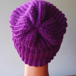 Kézzel készített 100% merino gyapjú lila női sapka - ruha & divat - sál, sapka, kendő - sapka - Meska.hu