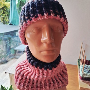 DHG Piuma 100% extra finom merino gyapjú fonalból kézzel készült sapka-körsál szett kifordítható sállal - Meska.hu