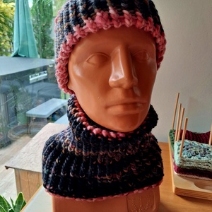 DHG Piuma 100% extra finom merino gyapjú fonalból kézzel készült sapka-körsál szett kifordítható sállal - ruha & divat - sál, sapka, kendő - sapka & sál szett - Meska.hu
