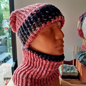 DHG Piuma 100% extra finom merino gyapjú fonalból kézzel készült sapka-körsál szett kifordítható sállal - ruha & divat - sál, sapka, kendő - sapka & sál szett - Meska.hu