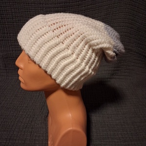 Luxus fonalból (DHG Piuma), 100% merinó gyapjúból készült sapka  - ruha & divat - sál, sapka, kendő - sapka - Meska.hu