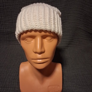 Luxus fonalból (DHG Piuma), 100% merinó gyapjúból készült sapka , Ruha & Divat, Sál, Sapka, Kendő, Sapka, Kötés, MESKA