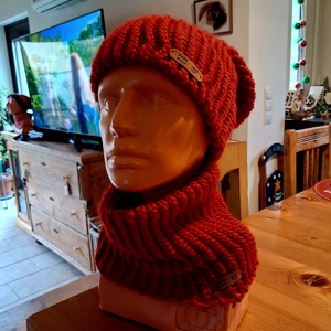 DHG Piuma Classics Passion 100% extra finom merino gyapjú fonalból kézzel készült sapka-körsál szett  - Meska.hu