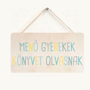 Menő gyerekek könyvet olvasnak fa tábla - Meska.hu