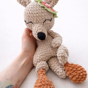 Horgolt kenguru szundipajti - baba - mama - baba játékok - szundikendő, alvóka - Meska.hu