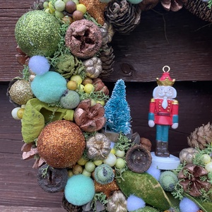 Zöld-arany diótörős adventi ajtódísz - karácsony - adventi díszek - adventi ajtódísz - Meska.hu
