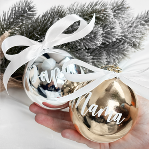 Névre szóló Karácsonyi gömb, Egyedi ajándék, Karácsonyi gömb felirattal, Karácsonyi dísz ajándéknak, Gömb felirattal - Meska.hu