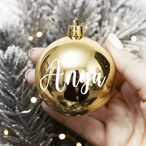 Egyedi Karácsonyi ajándék, Névre szóló gömb, Karácsonyi gömb felirattal, Karácsonyi dísz ajándéknak, Gömb felirattal - karácsony - karácsonyi lakásdekoráció - karácsonyfadíszek - Meska.hu