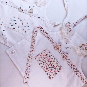 Nyuszi kötény - virágos - otthon & életmód - konyhafelszerelés, tálalás - konyhai textil - kötény - Meska.hu