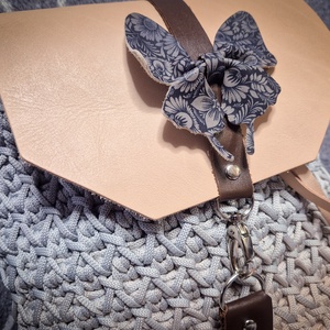 Horgolt hátizsák bőr szerelékkel, zsebes béléssel - táska & tok - hátizsák - hátizsák - Meska.hu