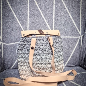 Horgolt hátizsák bőr szerelékkel, zsebes béléssel - táska & tok - hátizsák - hátizsák - Meska.hu