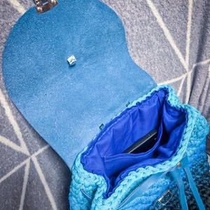 Horgolt hátizsák bőr szerelékkel, zsebes béléssel - táska & tok - hátizsák - hátizsák - Meska.hu