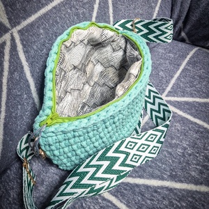 Világoszöld horgolt crossbody övtáska, Táska & Tok, Övtáska, Horgolás, Varrás, MESKA