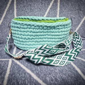 Világoszöld horgolt crossbody övtáska - táska & tok - övtáska - Meska.hu